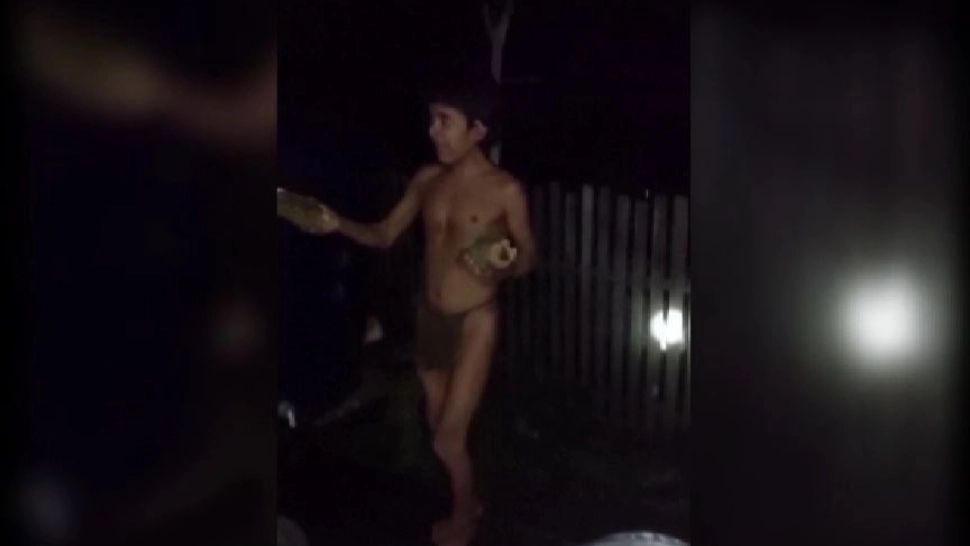 Un tânăr a intrat în contact cu civilizația pentru prima dată. Băiatul face parte dintr-un trib de indigeni din Amazon