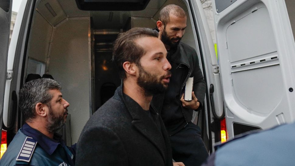 Frații Tate au părăsit România, deși erau sub control judiciar. DIICOT explică de ce le-a dat drumul