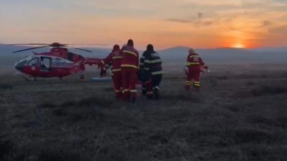 Accident grav în Tulcea: un tânăr de 20 de ani a rămas încarcerat, iar alte două persoane au fost grav rănite. Două elicoptere SMURD au ajuns la fața locului