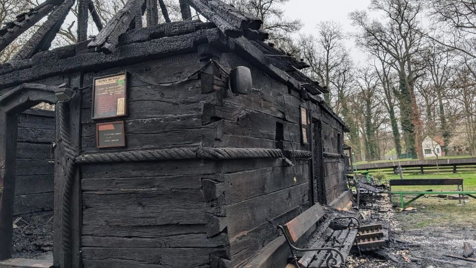 Minune CEREASCĂ după incendiul care a mistuti Biserica de lemn de la Muzeul Banatului. O Biblie a scăpat nevătămată