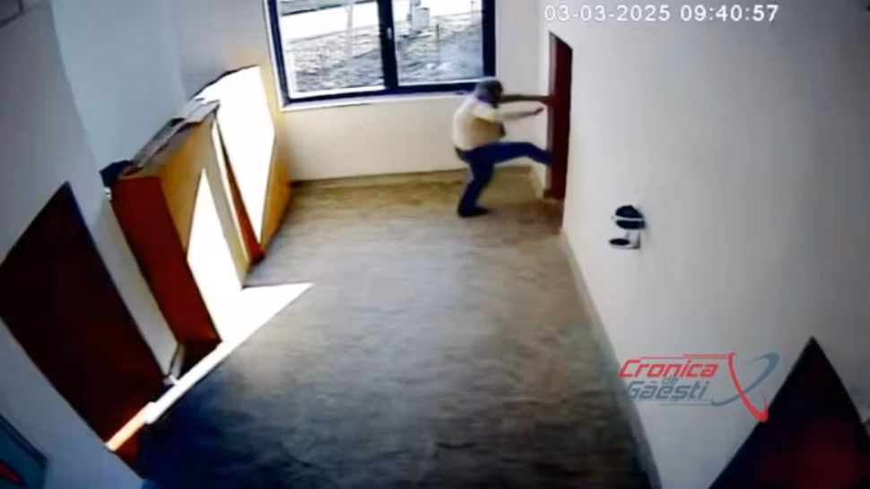 Scandal de amploare la liceu: o profesoară este acuzată că a agresat doi elevi în timpul pauzei