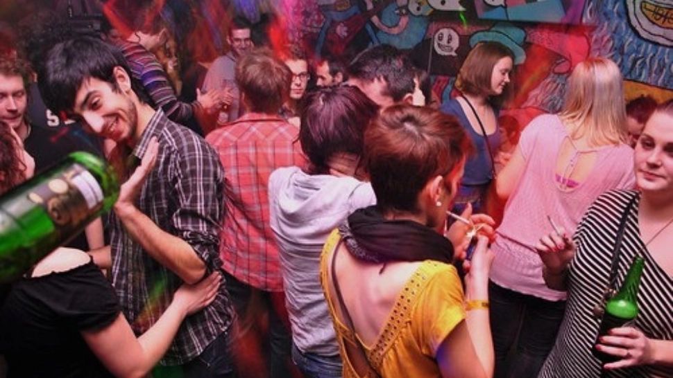 Românii gălăgioși vor fi loviți grav în portofel. Guvernul a decis majorarea amenzilor