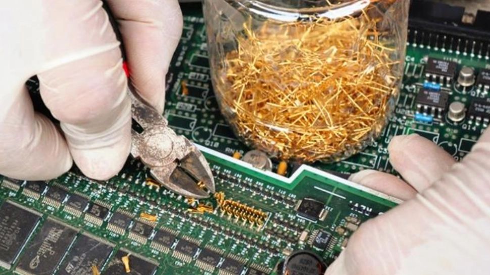 3 electrocasnice care conțin aur de 22 de karate. De multe ori le aruncăm la gunoi, fără să știm că au metalul prețios în ele