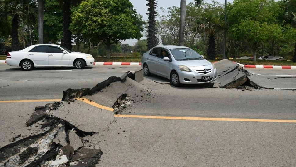 Imagini dramatice în urma cutremurului de 7,7 grade pe scara Richter. Oamenii din Myanmar fug îngroziți - VIDEO