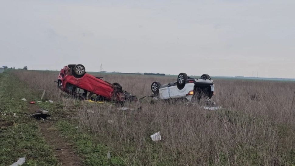 Accident cu patru victime în județul Constanța. Două mașini s-au ciocnit violent și s-au răsturnat în câmp