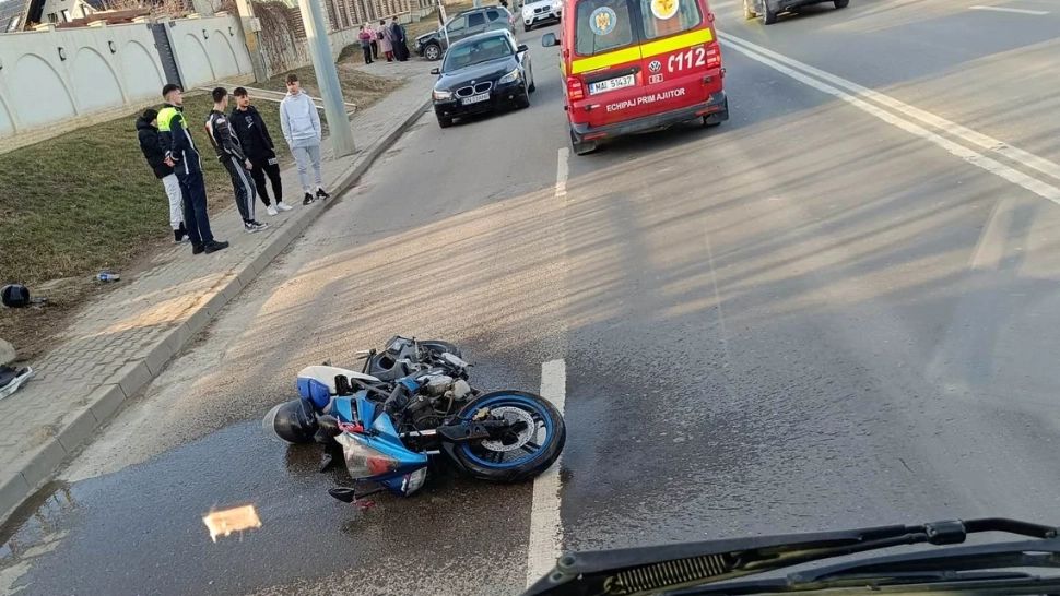 Accident grav în Vaslui. Un motociclist în vârstă de 16 ani a fost spulberat de un autoturism 