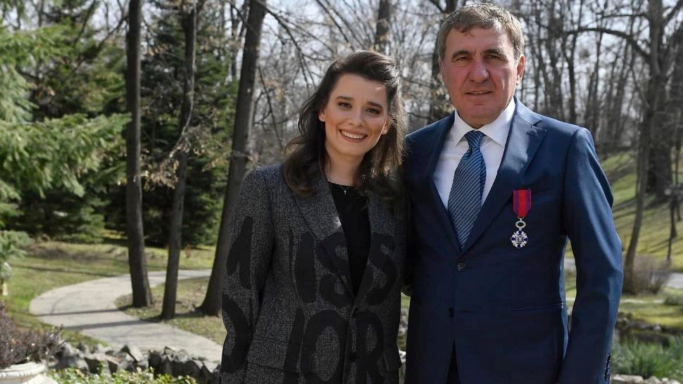 Gică Hagi va deveni socru mic, în această toamnă. Fiica sa, Kira, se va căsători. Unde va avea loc nunta la care vor participa 1000 de invitați?