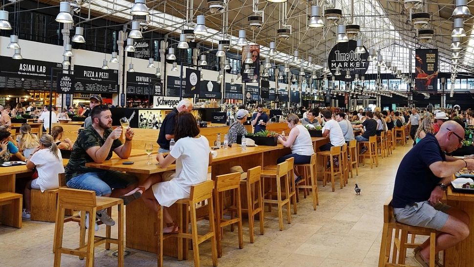 Românii nu vor să mai lase BACȘIȘ: „Nu este obligația mea să subvenționez salariile altora”