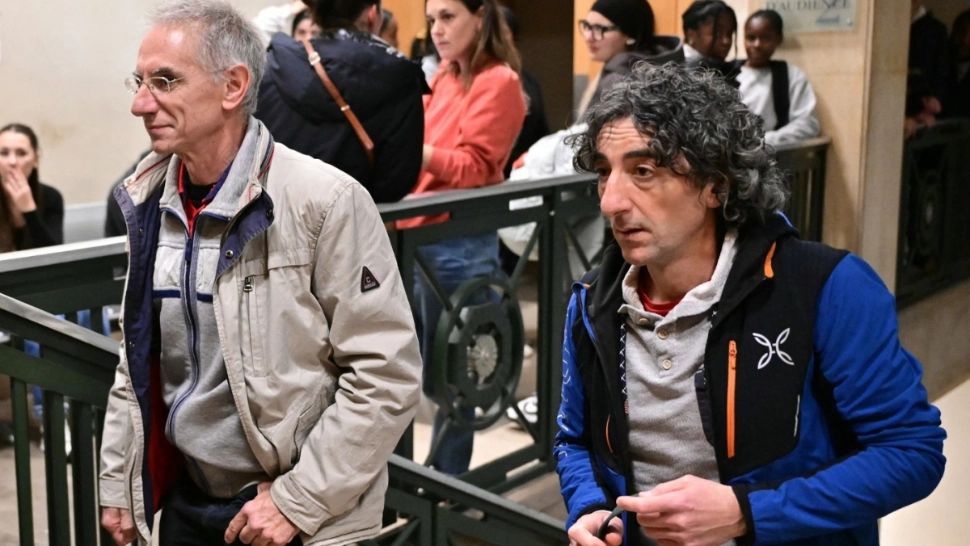 Un cercetător român a fost condamnat în Franța după atacul asupra consulatului rus din Marsilia. El a aruncat cocktailuri Molotov împreună cu un prieten