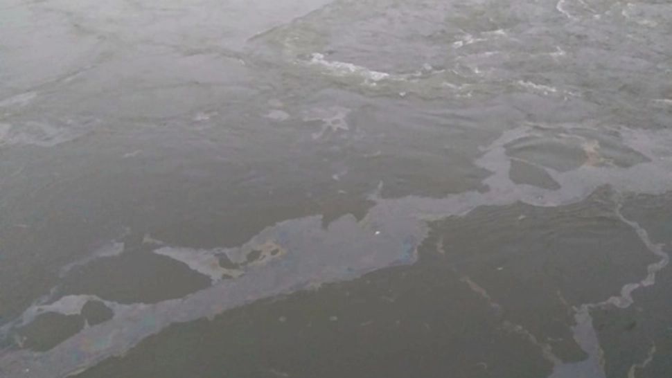 Poluare cu petrol pe Dunăre,  în zona Moldova Nouă. Autoritățile au dat alerta