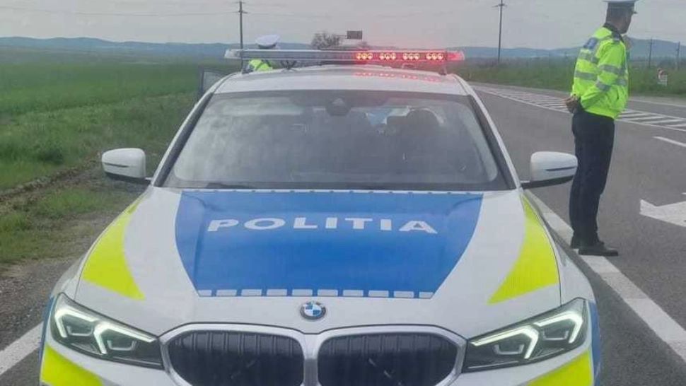 Tânăr prins la volan fără permis, cu mașină neînmatriculată și număr fals