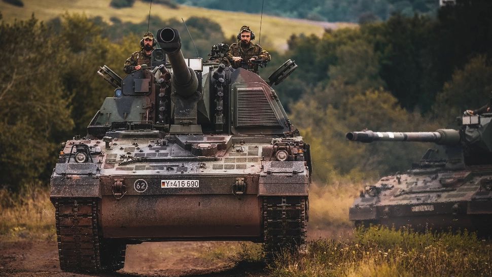 Germania trece la economia de război. Fabricile auto, convertite în unități de producție militară 