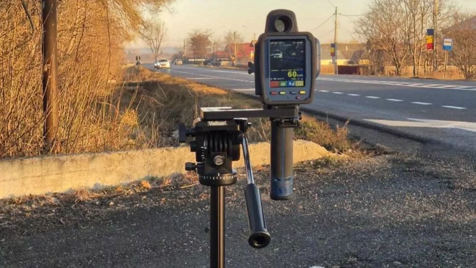 Șofer din Argeș, surprins gonind cu 217 km/h pe DEX 12 Pitești–Craiova! Bărbatul, lăsat fără permis patru luni