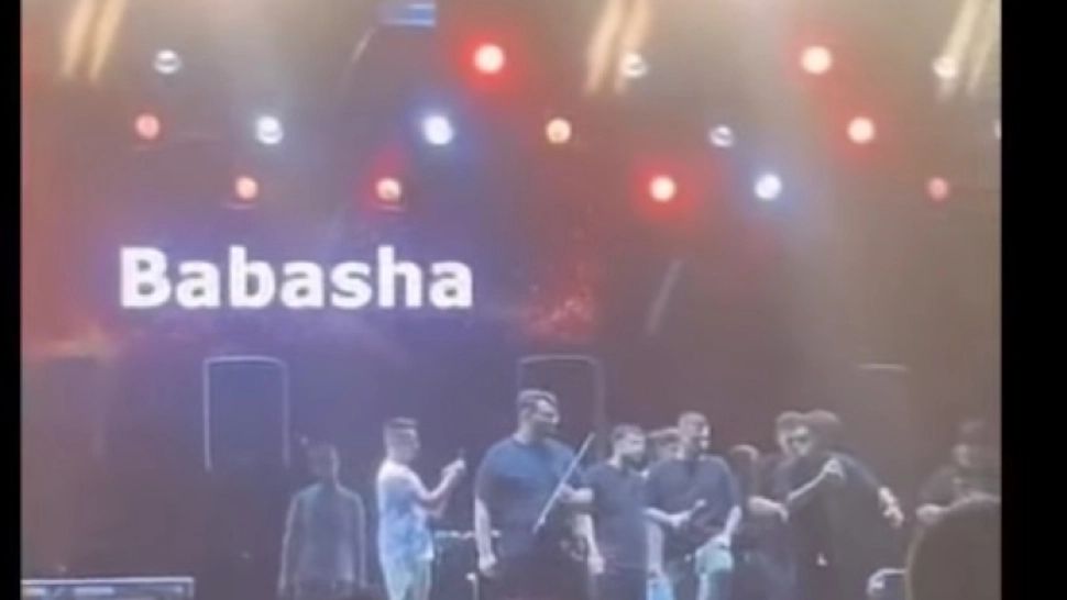 Individul care a bătut doi poliţişti locali la un concert al lui Babasha, condamnat cu executare - VIDEO