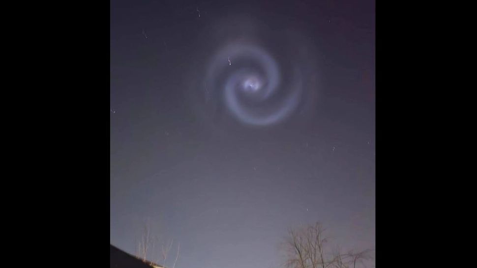 Spirale ciudate pe cerul nopții, vizibile și din România. Ce spun experții | FOTO