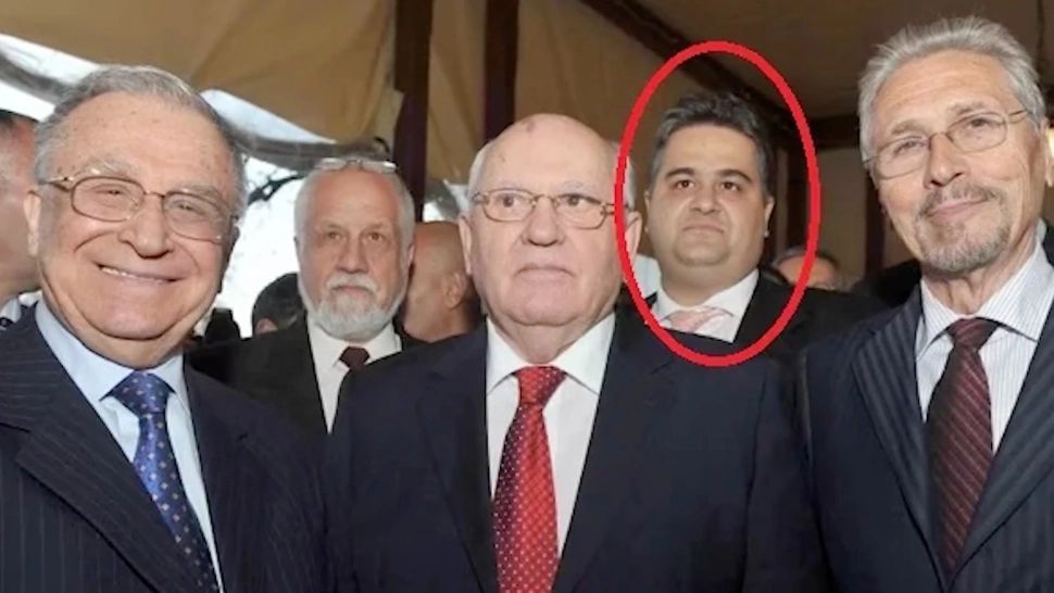 Cine este, de fapt, Adrian Thiess. Consilierul-cheie în campaniile foștilor președinți, fostul elev al lui Iohannis. Cum s-a agățat de campania lui Georgescu