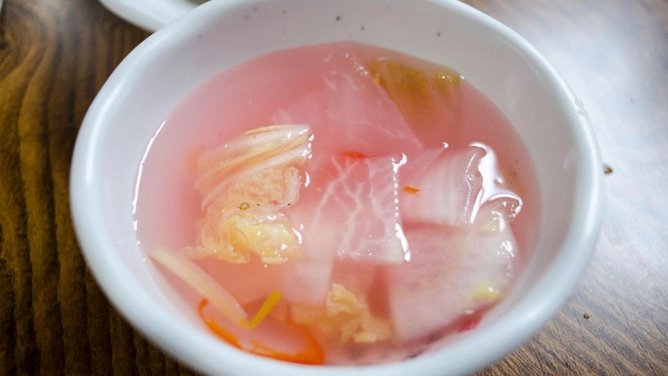 Oamenii de știință au descoperit că anumite alimente te pot ajuta să elimini microplasticele