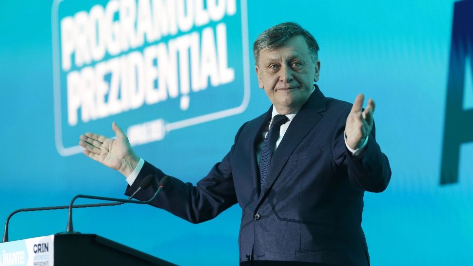 Crin Antonescu dezminte acuzațiile lui Nicușor Dan privind achiziția unui apartament de la fostul șef al Serviciilor, Virgil Măgureanu