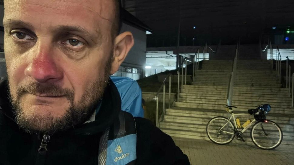 Sibian dat jos din tren de Paște pentru o taxă de bicicletă: „Casiera n-a vrut să o încaseze, controlorul m-a dat jos”