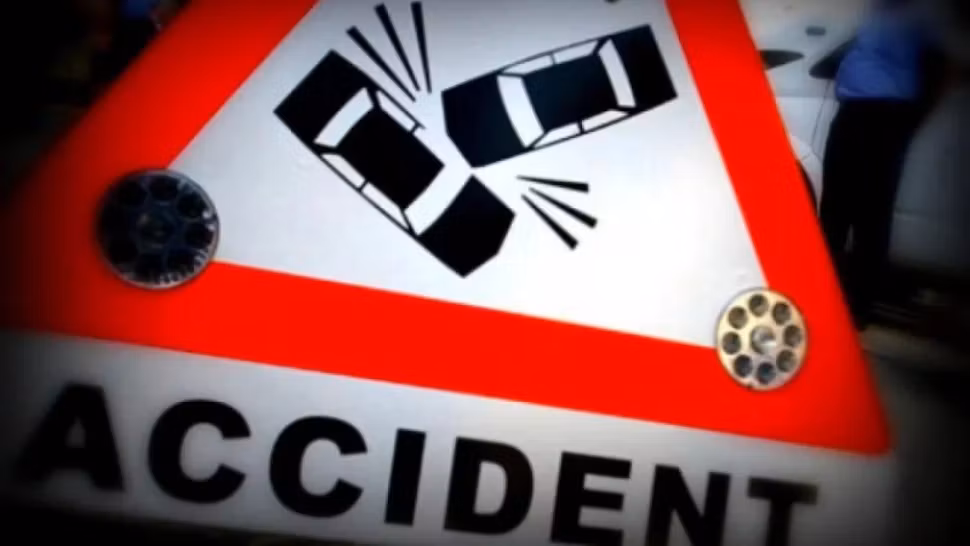 Sâmbăta neagră pe DN 66: o femeie a murit, iar alta a fost transportată în stare gravă cu elicopterul SMURD, după ce mașina s-a izbit de un cap de pod