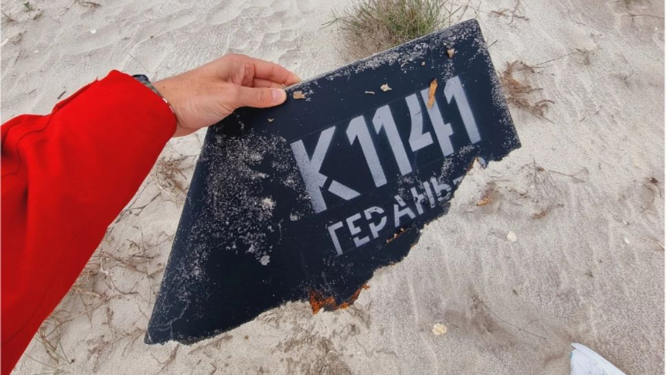 Fragmente dintr-o dronă ucraineană, găsite pe o plajă retrasă din județul Constanța - FOTO