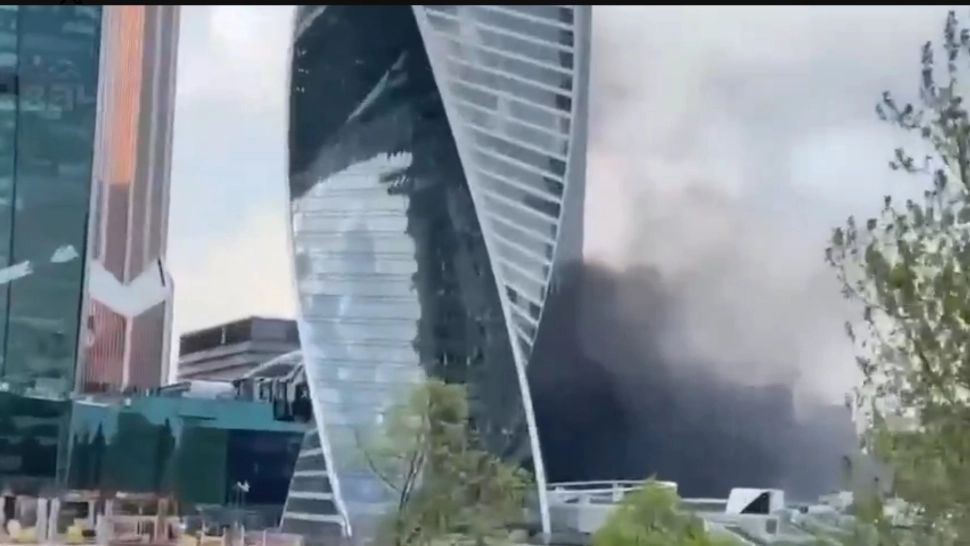 Trei explozii într-un cartier de afaceri din Moscova, în parcarea unui centru comercial - VIDEO