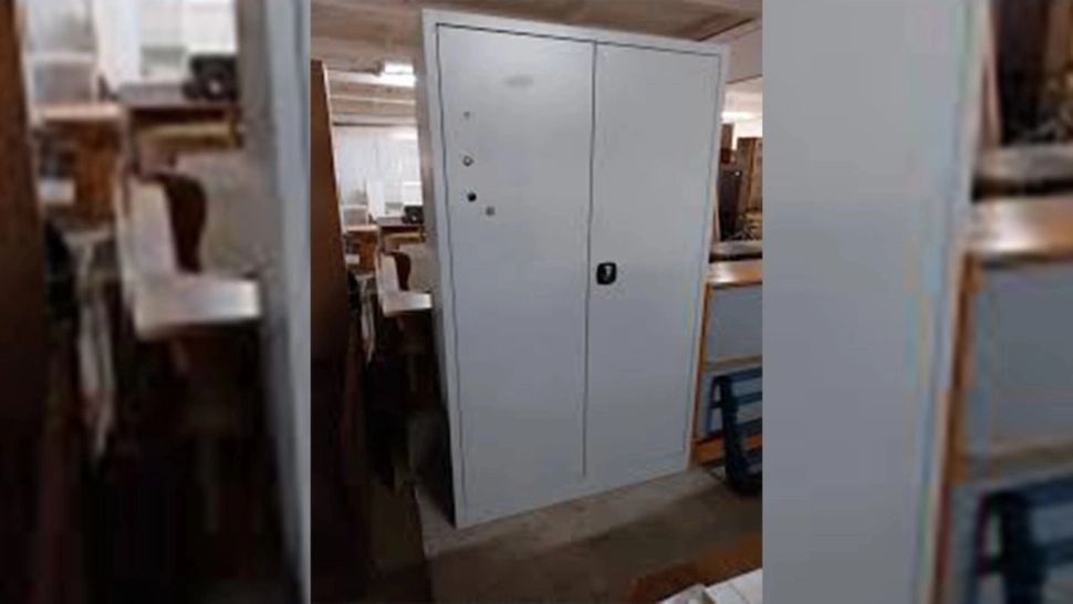 Șocant! Copii închiși în dulap de un tânăr de 18 ani