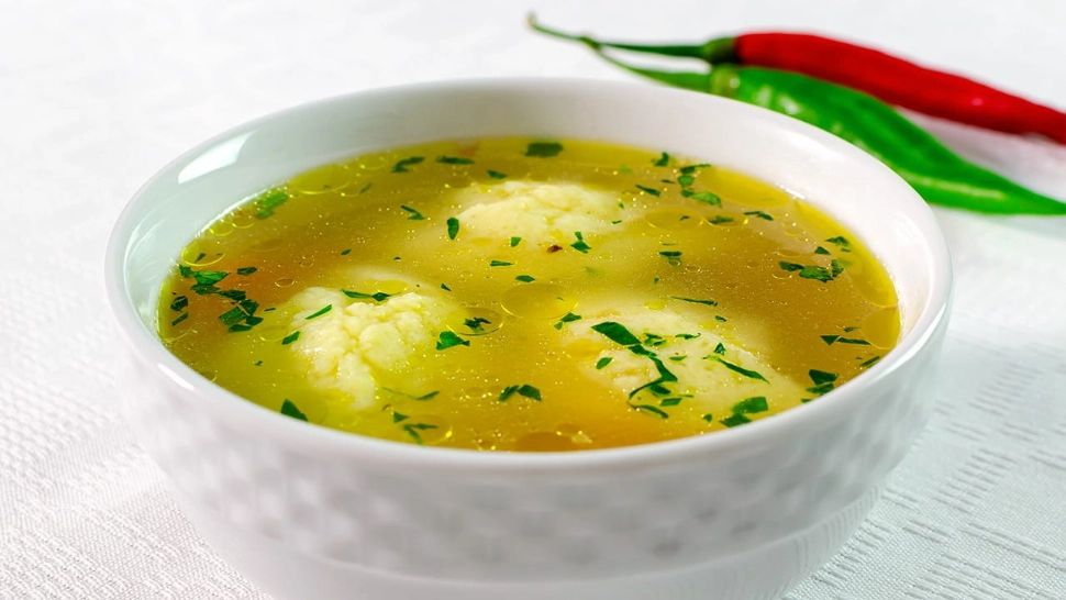 Copilăria la tine în farfurie. Cea mai bună rețetă de supă de găluște. Ce carne trebuie să folosești ca să aibă acel „gust ca la bunica”