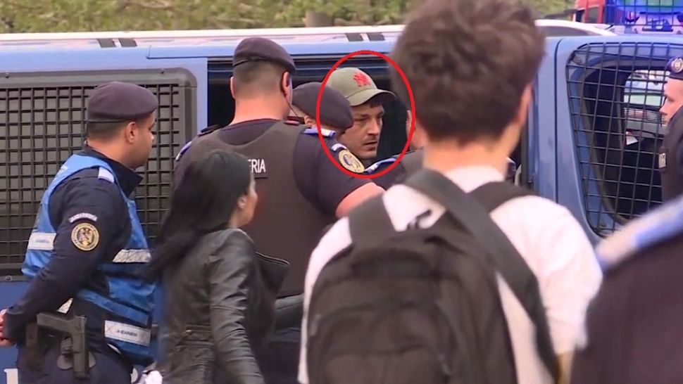 Influencerul Makaveli, săltat de jandarmi în timp ce protesta la Înaltei Curți de Casație și Justiție