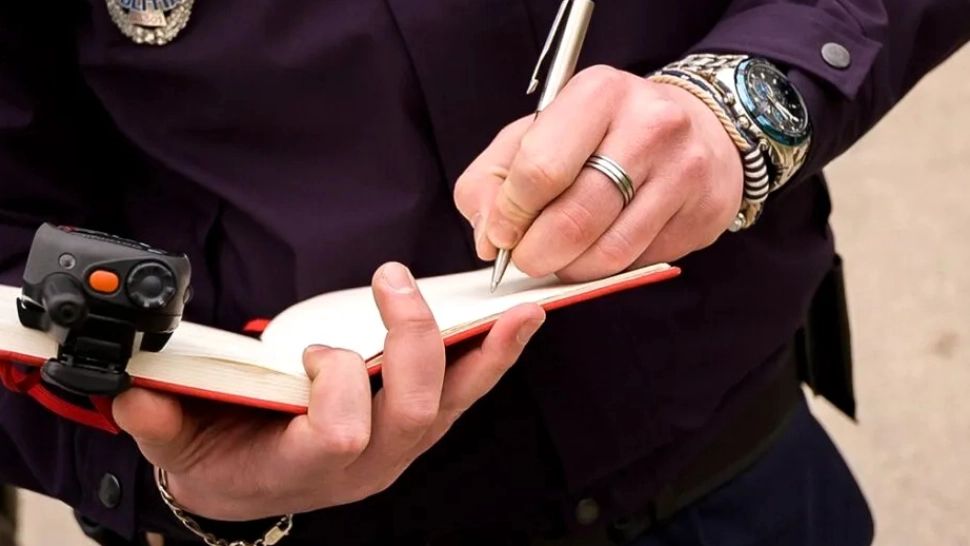 Inteligența artificială uimește! Un șofer și-a anulat amenda rutieră cu ajutorul ChatGPT și acum cere despăgubiri folosind aceeași metodă, fără a avea nevoie de un avocat