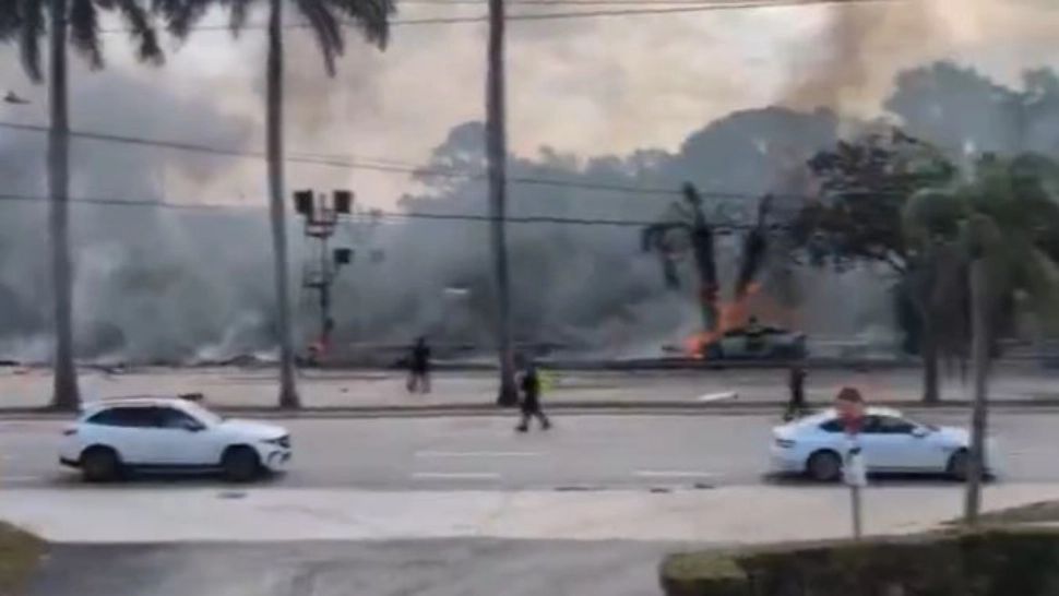 Tragedie: un avion s-a prăbușit peste o mașină, provocând moartea a trei persoane