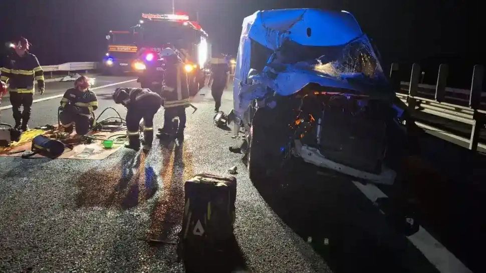 Accident mortal pe Autostrada A1, după ce o autoutilitară a izbit parapetul