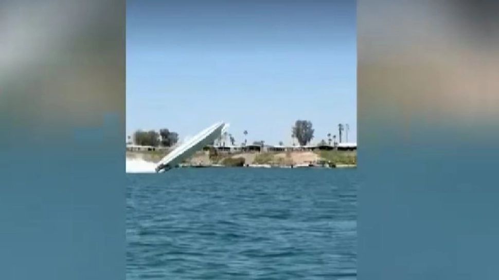 Accident dramatic pe lacul Havasu: o șalupă de viteză s-a ridicat deasupra apei în timpul unui test