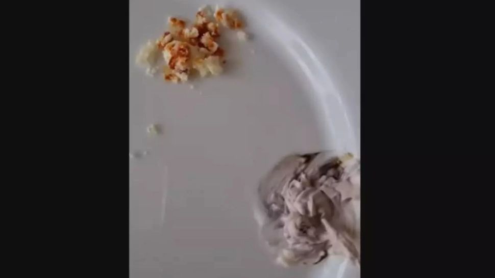 Testul simplu prin care îți dai seama dacă brânza e plină de amidon. Tot ce trebuie este un produs ieftin care se găsește în farmacie