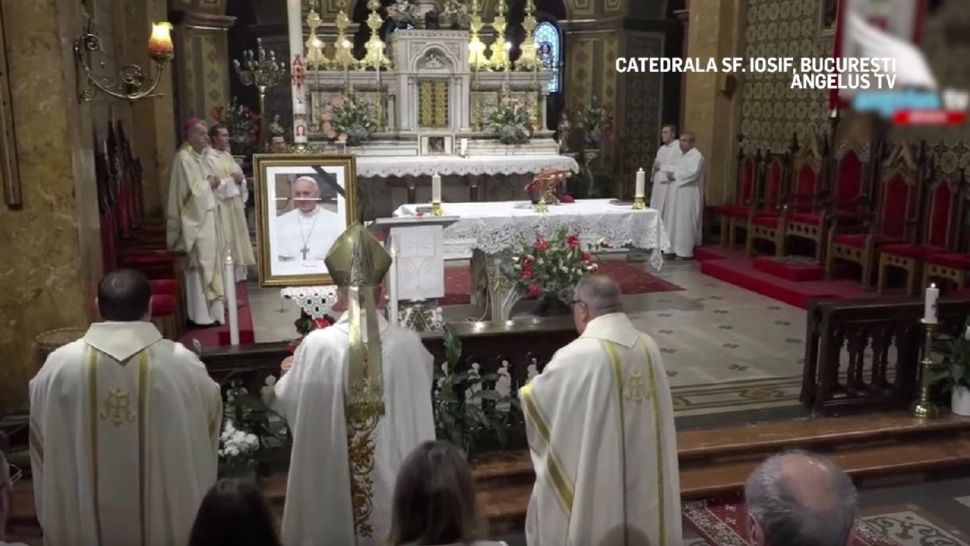 Ceremonie impresionantă la București în memoria Papei Francisc. Rugăciuni în întreaga lume pentru odihna veșnică a Suveranului Pontif
