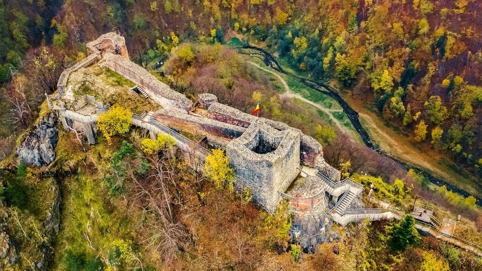 Cetatea lui Vlad Țepeș de la Poenari a fost publicului după îndelungate lucrări de conservare și restaurare