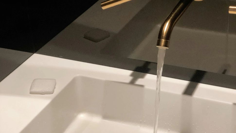 Ce NU AI VOIE să arunci în chiuvetă pentru a nu înfunda țevile. Toată lumea face această greșeală