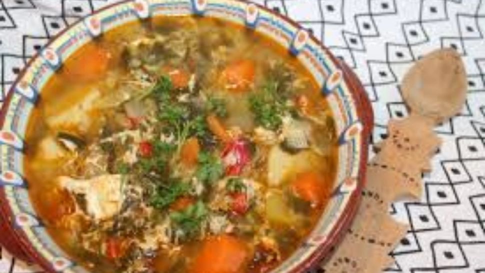 Ciorba de ștevie cu franjuri de ou. Ingredientul surpriză care îi va da un gust demențial