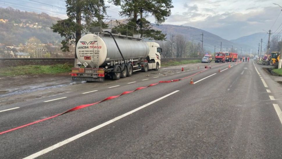 10.000 de lei amendă pentru cisterna din care s-au produs scurgeri de acid sulfuric, pe DN 1