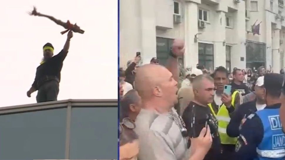 VIDEO. Proteste în fața sediului ÎCCJ, după sentința definitivă de respingere a turului doi. Un bărbat s-a urcat pe clădire. Oamenii cer la unison turul doi înapoi. Live text