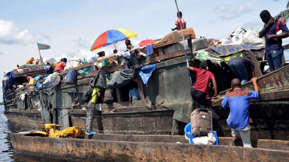 Tragedie în Congo. Au murit cel puţin 143 de persoane, după ce o ambarcaţiune a luat foc