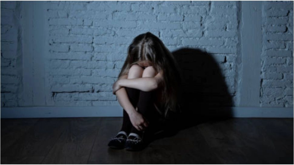 Incident halucinant în Cluj. 11 indivizi reținuți pentru violarea unei minore de 13 ani 