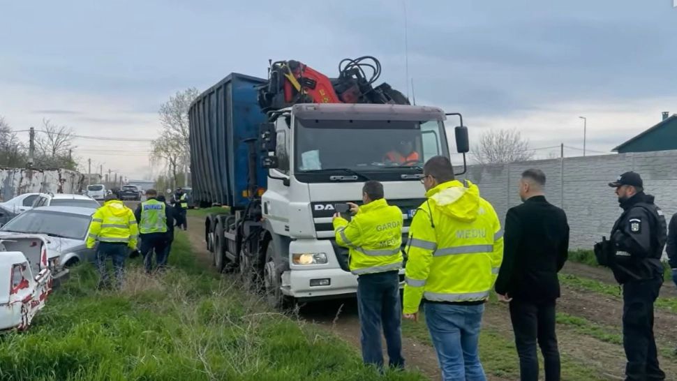 Garda de Mediu, control fulger în comuna Cuza Vodă, din Călărași. Au fost confiscate peste 60 de tone de deșeuri VIDEO