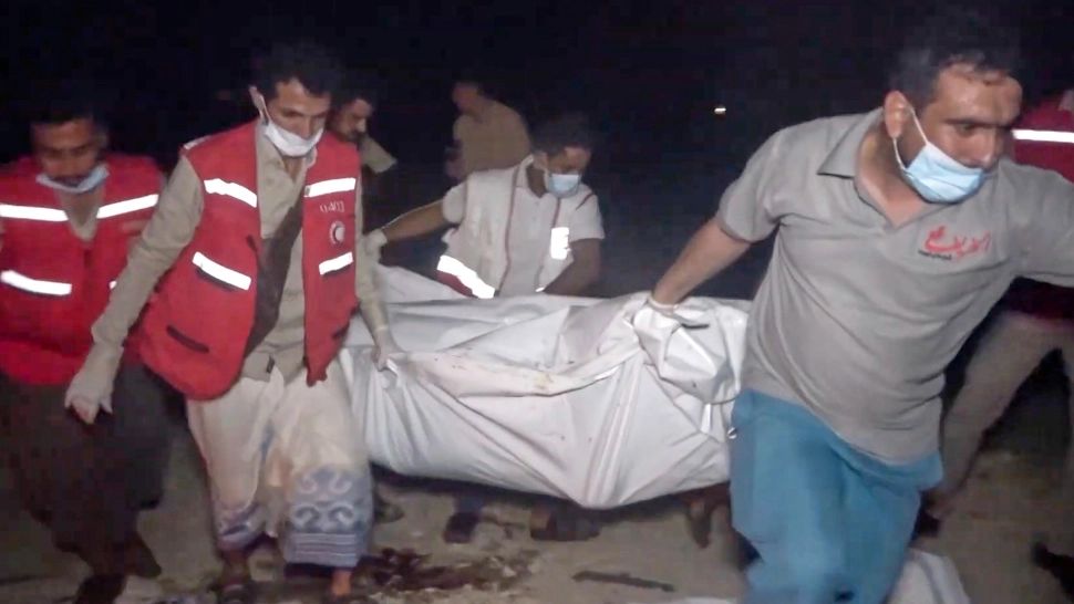 Rebelii Houthi anunță că SUA au lovit un centru de detenție din Yemen și că aproape 70 de oameni au murit VIDEO