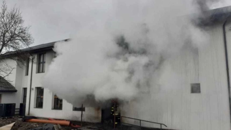 Școală în flăcări! O persoană a suferit ARSURI