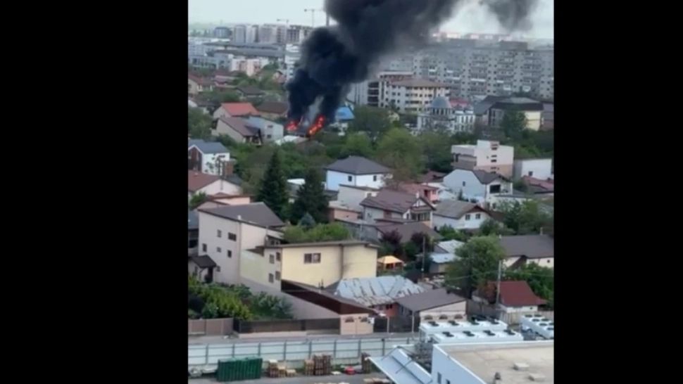 Sectorul 3 din București, zguduit de o explozie urmată de incendiu. Pompierii intervin contracronometru