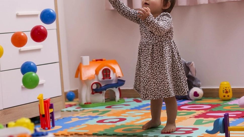 Educatoare din București, trimisă în judecată pentru agresarea a șase copii de grădiniță. Cum erau tratați minorii?