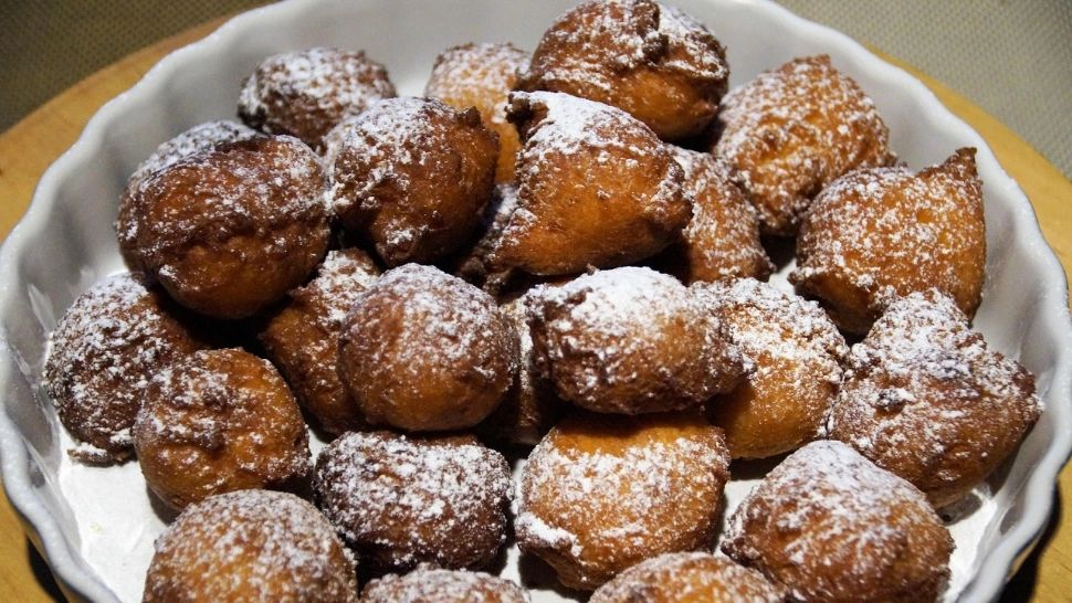 Desertul copilăriei, gata în timp record: rețeta perfectă de gogoși pufoase, făcute în casă