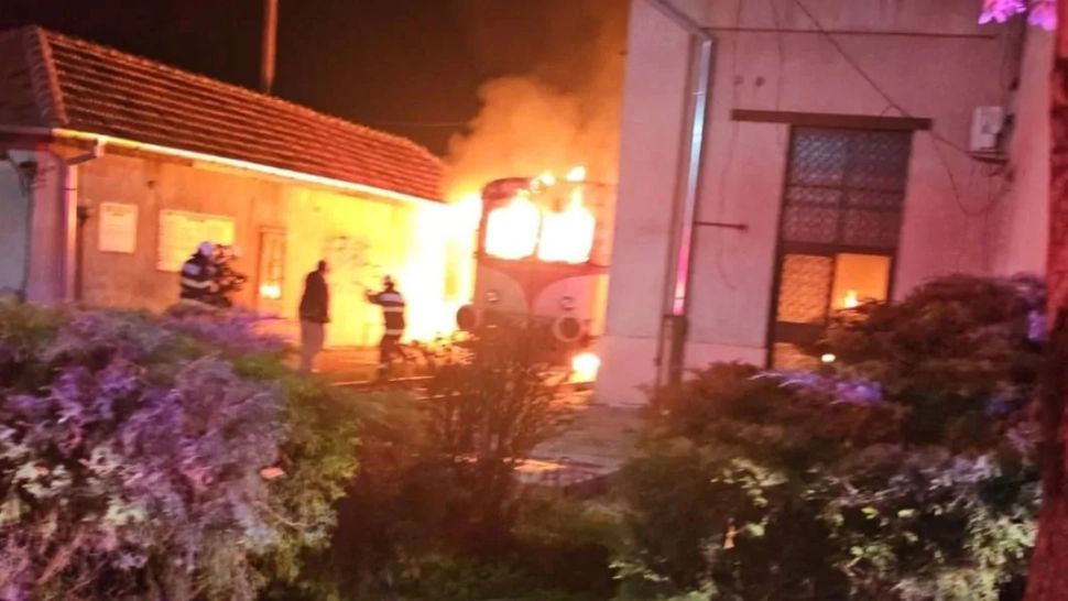 Automotor de tren, incendiat chiar de mecanic în depoul CFR Timişoara! Bărbatul a fost reținut de poliție: pagube uriașe