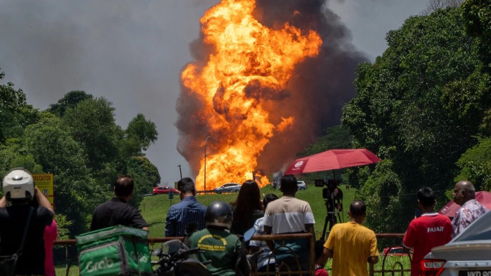 Explozie devastatoare a unei conducte de gaze. Incendiu uriaș. Peste 100 de persoane au fost rănite VIDEO